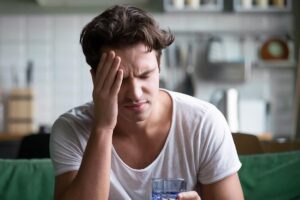 man struggles with signs of alcohol withdrawal