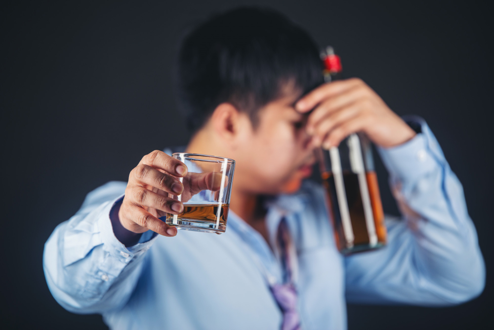 Alcohol Detox Symptoms, Risks, and When to Seek Professional Help